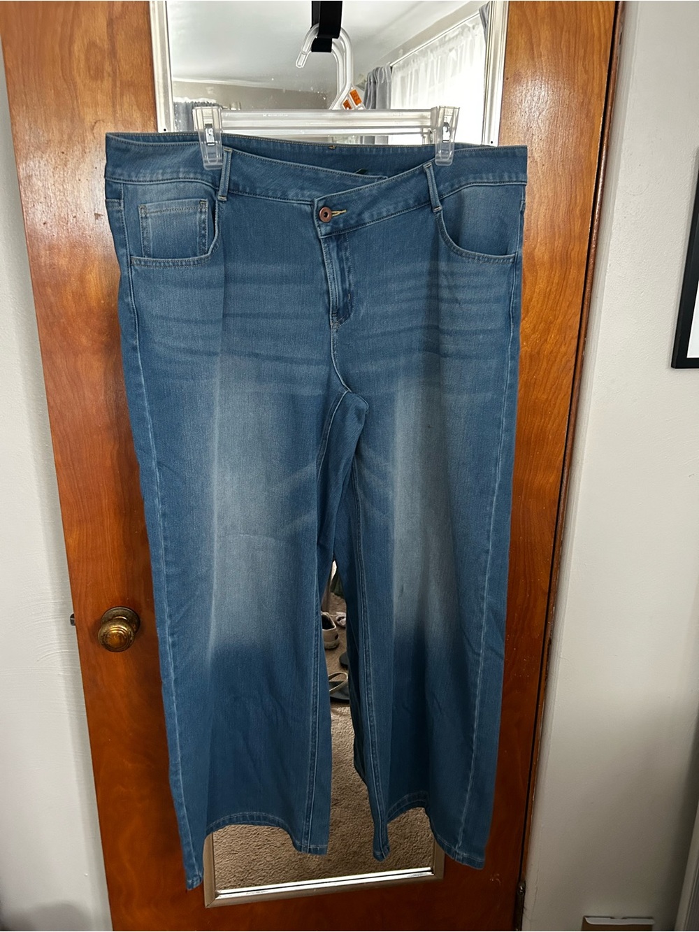 HALARA Women's Wide-Leg Jeans in Medium Blue Wash - Picture 4 of 5